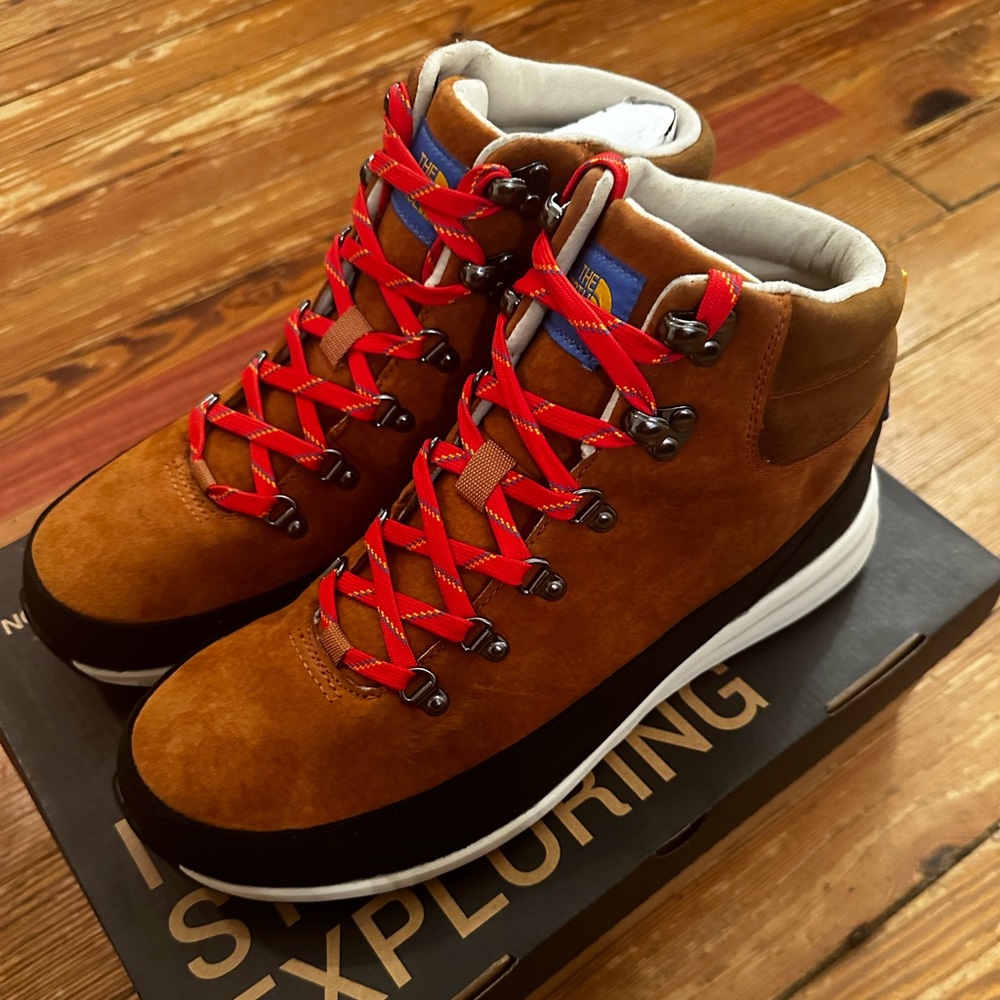 Men’s Brand New Never Worn NorthFace Hiking Boots! Comes with original box!
